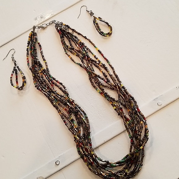 Bead Necklace & Earring Set - Picture 4 of 6